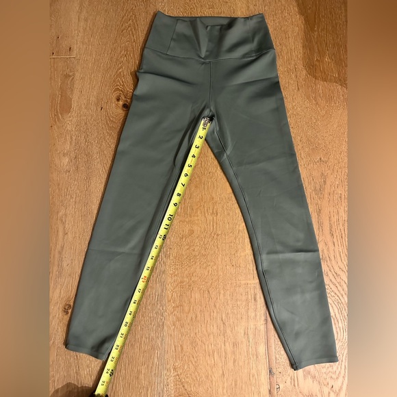 Vuori Butter Soft Leggings in Sage Green - Picture 6 of 6